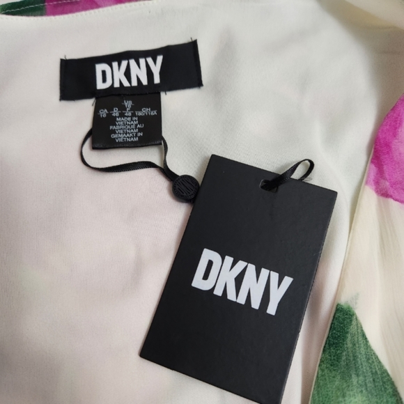 🆕️⬇️DKNY V-Neck Floral Flared Sleeve Smocked Waist Dress - Picture 10 of 13